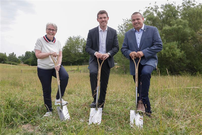 Benthe Klokkerholm, Vice President, Manufacturing Operations HVAC/R, EMEA  Anders Winnerskjold, Mayor of Aarhus Municipality  Lars Ormstrup, Plant Manager, Holme DK