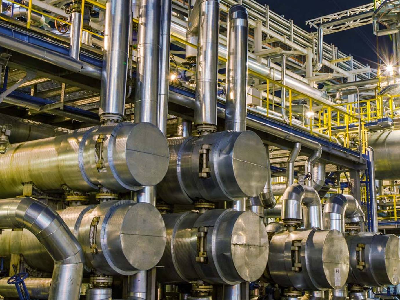 Industrial refrigeration pipes in an industrial space