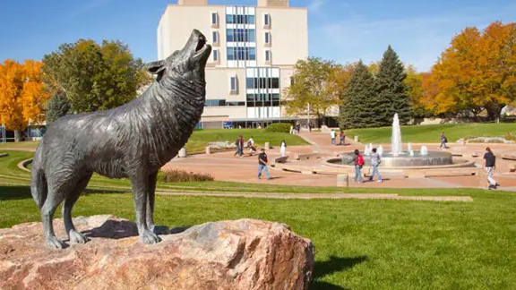 Sculpture of a howling wolf in the campus of Colorado State University in Pueblo