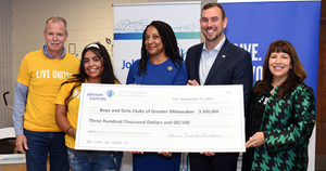 George Oliver distributing "Smart and Healthy Neighborhood" grants for Milwaukee-area nonprofit organizations