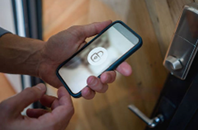 A person holding a mobile displaying a lock