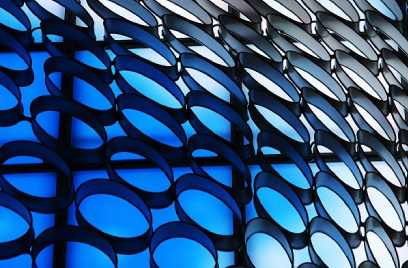 oval-metallic-grid-closeup